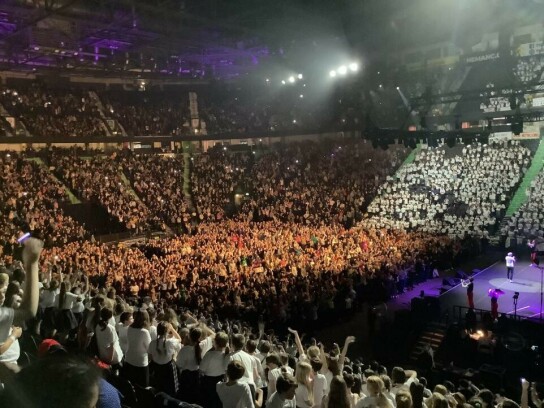 choir.jpg.article 962 The mass choir performing with Heather Small in Manchester AO Arena